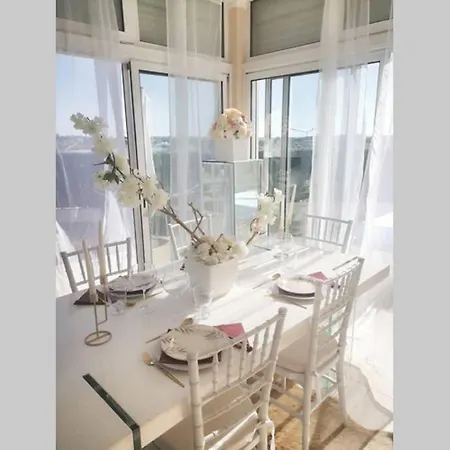 דירה Penthouse With Rooftop & Seaview גיאה