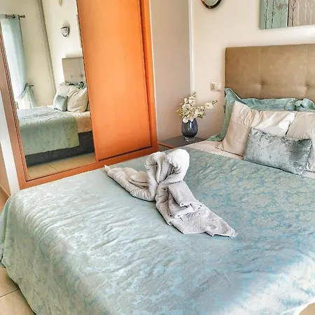 Penthouse With Rooftop & Seaview * גיאה