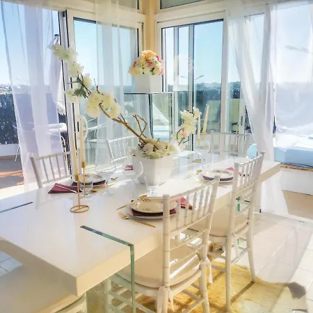 Penthouse With Private Rooftop & Seaview *