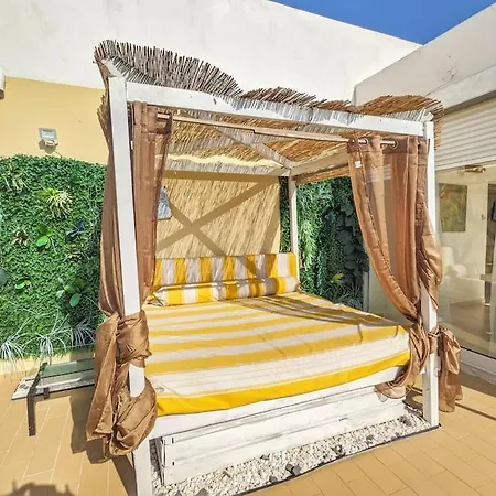 Penthouse With Rooftop & Seaview דירה *