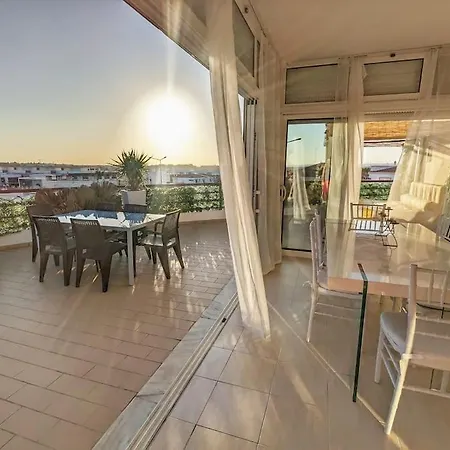 Penthouse With Rooftop & Seaview * גיאה