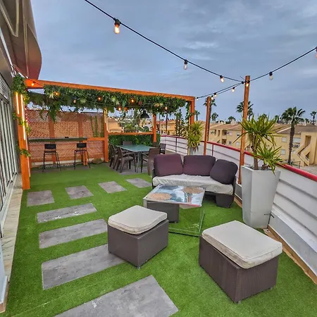 Penthouse With Private Rooftop & Seaview