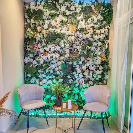 Penthouse With Private Rooftop & Seaview Apartament