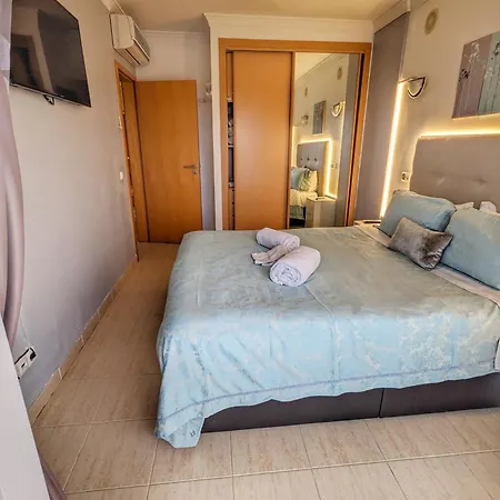 Penthouse With Private Rooftop & Seaview Apartament *