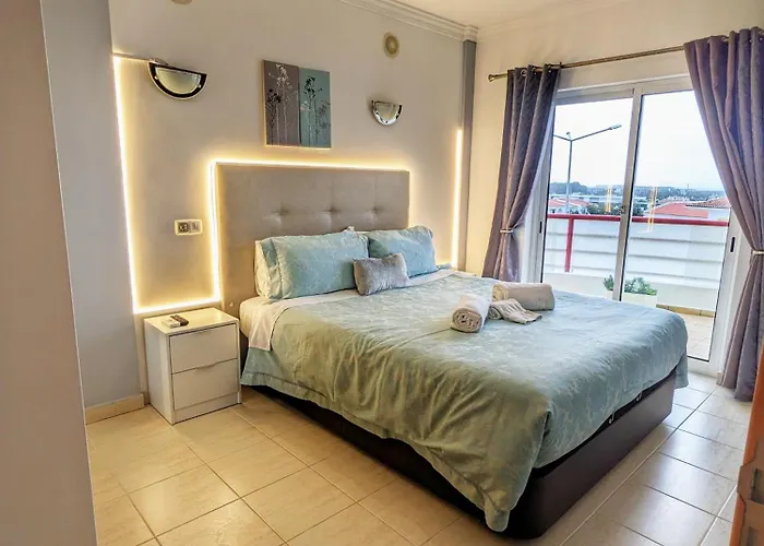 Penthouse With Private Rooftop & Seaview Guia (Faro)