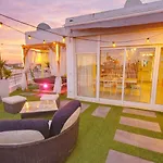 Penthouse With Private Rooftop & Seaview Lägenhet
