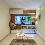 Penthouse With Private Rooftop & Seaview Apartment *