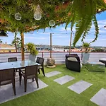 Apartment Penthouse With Private Rooftop & Seaview *